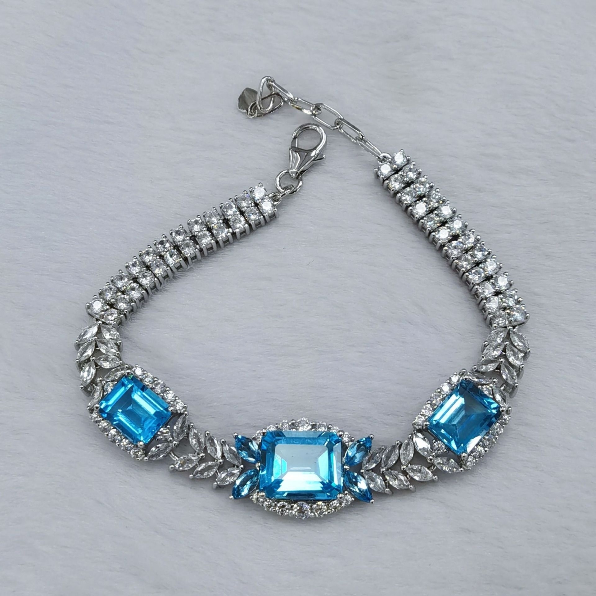 Bracelet PAIGE with natural blue topaz